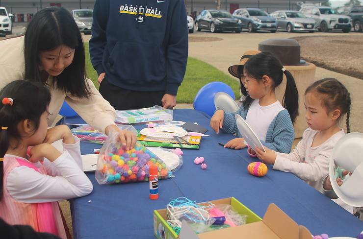 Leana Zhou assisting kids in getting their Easter bunnies started